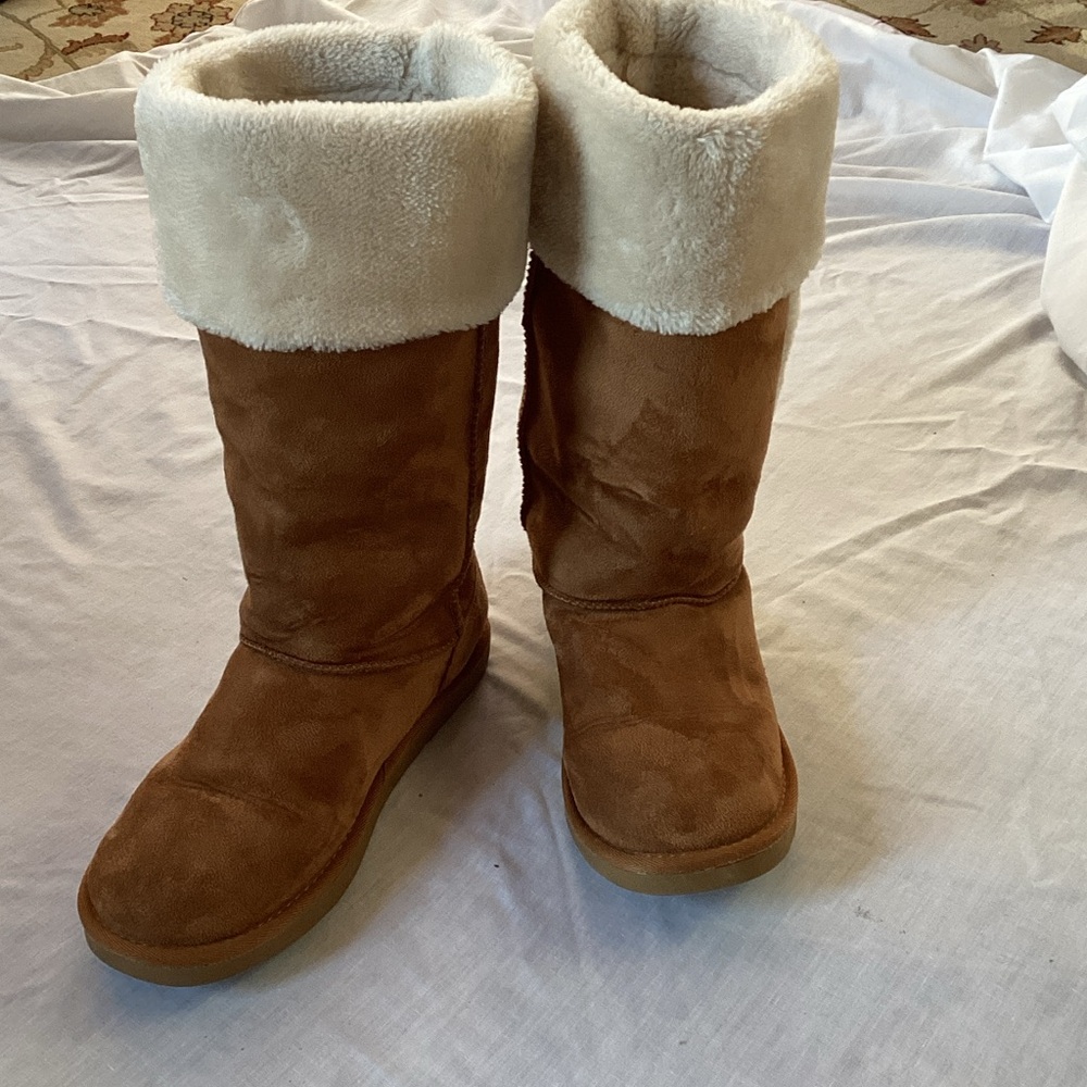 Cozy Tan Faux Shearling-Lined Boots